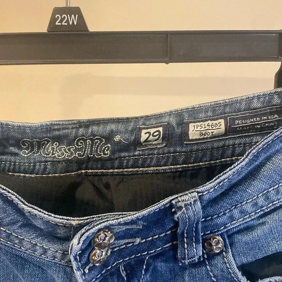 Miss Me Boot cut jeans. size 29 Like New! - Picture 7 of 10
